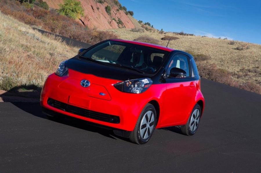  Toyota iQ EV 2013 года  (фото 18 из 29)